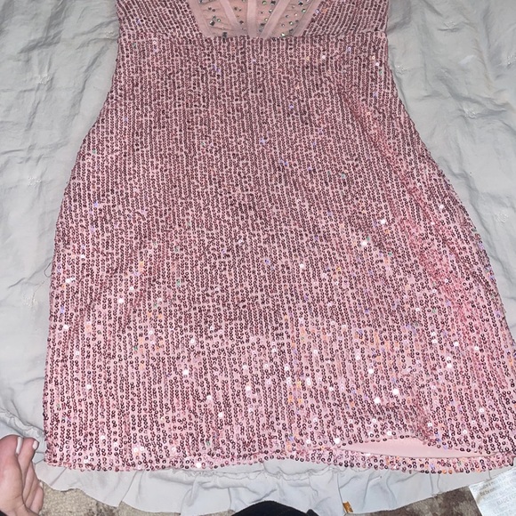 WINDSOR SEQUIN DRESS - Picture 2 of 6